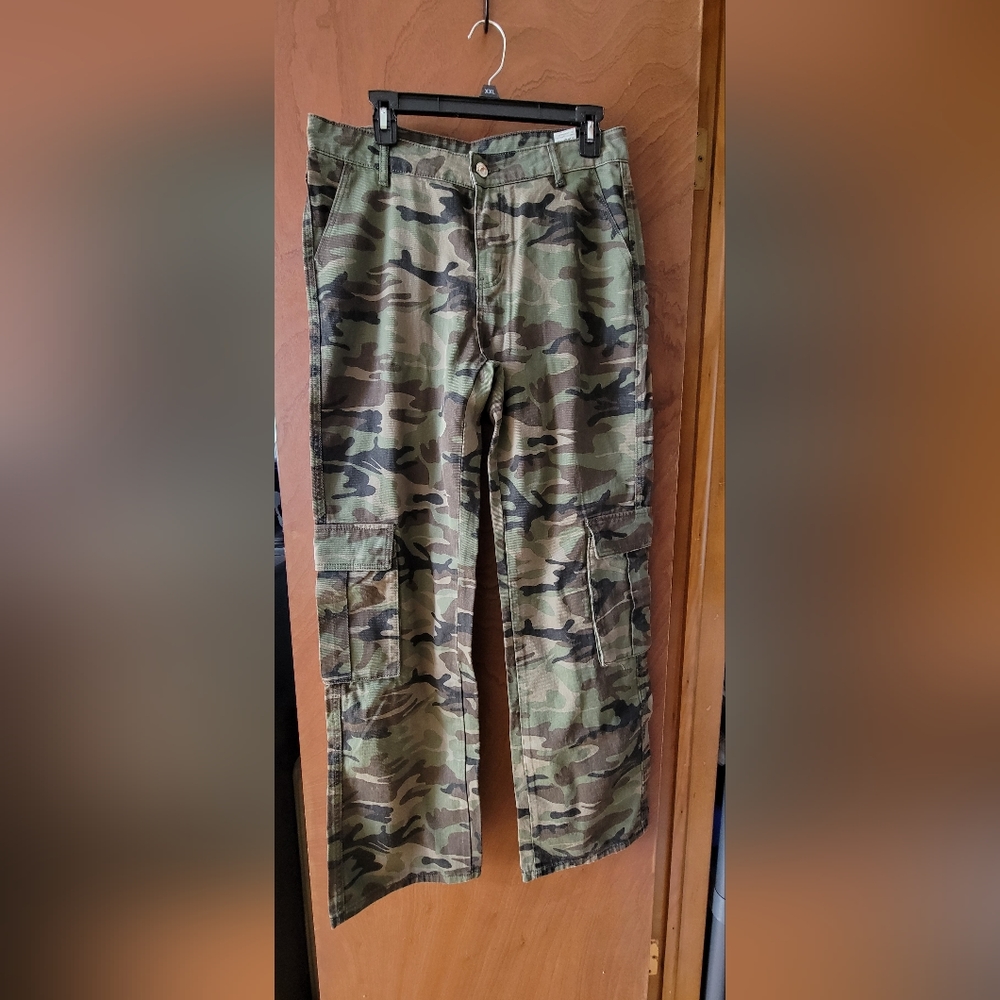 NWOT Shein camo cargo pants